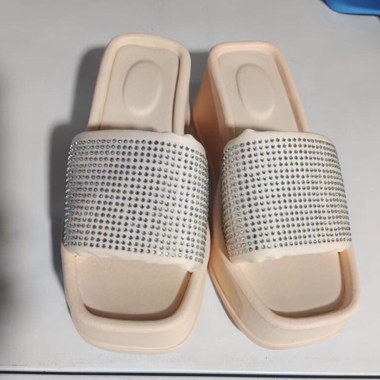 Square Colored Sponge Bottom Net Red Slippers – Image 4
